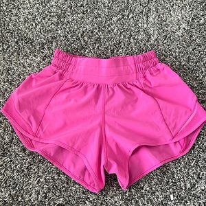 Lululemon size 0 sonic pink hottie hot shorts low rise 2.5 inch